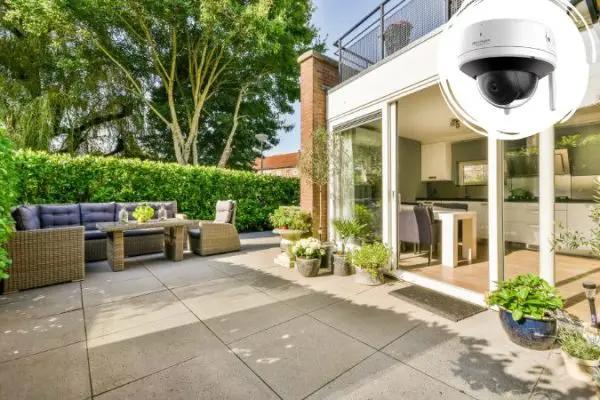 Cámara domo WiFi Hikvision en exterior