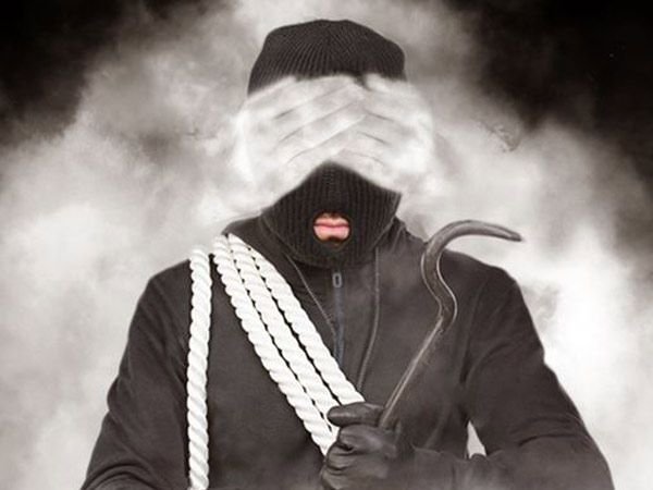 Niebla de seguridad bloqueando la visión del intruso